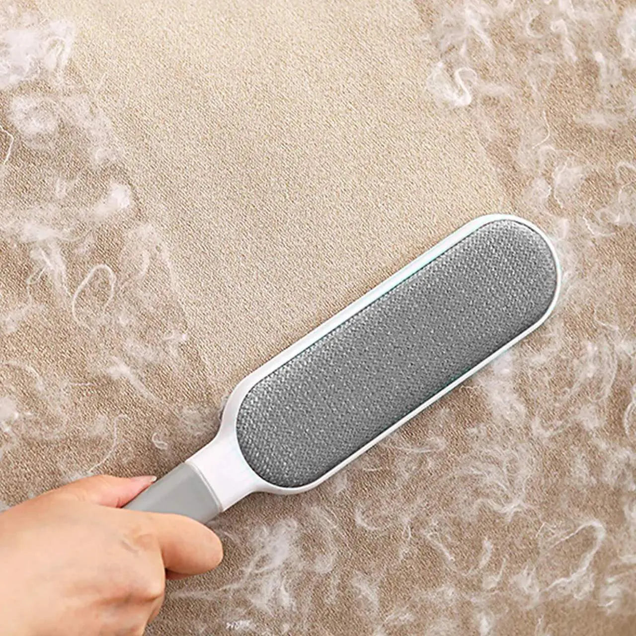 Escova Removedora de Pelos de Roupas e Móveis