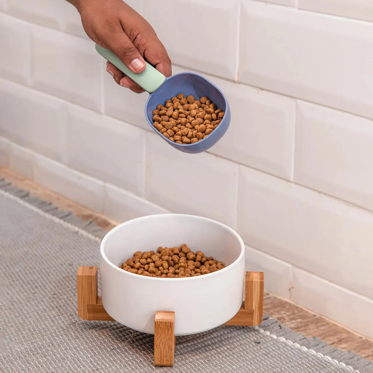 Comedouro/Bebedouro Cerâmica Suporte em Bambu